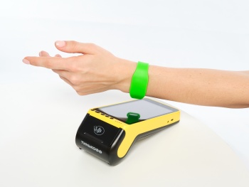 Зеленый силиконовый браслет для бесконтактной оплаты